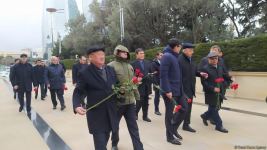 TDT-nin Bakı-Şuşa forumunun iştirakçıları Fəxri və Şəhidlər xiyabanlarını ziyarət ediblər (FOTO)