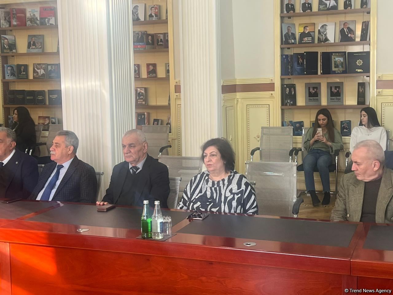 BDU-da “21 Azər hərəkatı”na həsr olunmuş dəyirmi masa keçirilib (FOTO)