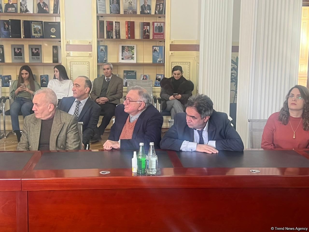 BDU-da “21 Azər hərəkatı”na həsr olunmuş dəyirmi masa keçirilib (FOTO)