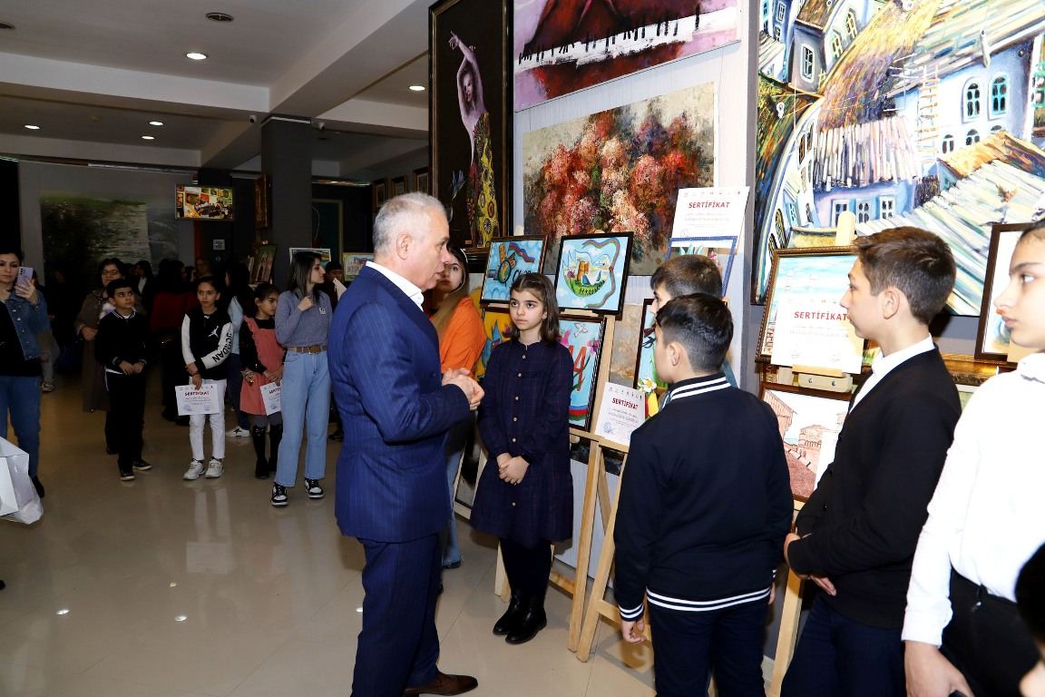 “Doğma diyar-Azərbaycan” respublika uşaq rəsm müsabiqəsinin yekun sərgisi (FOTO)