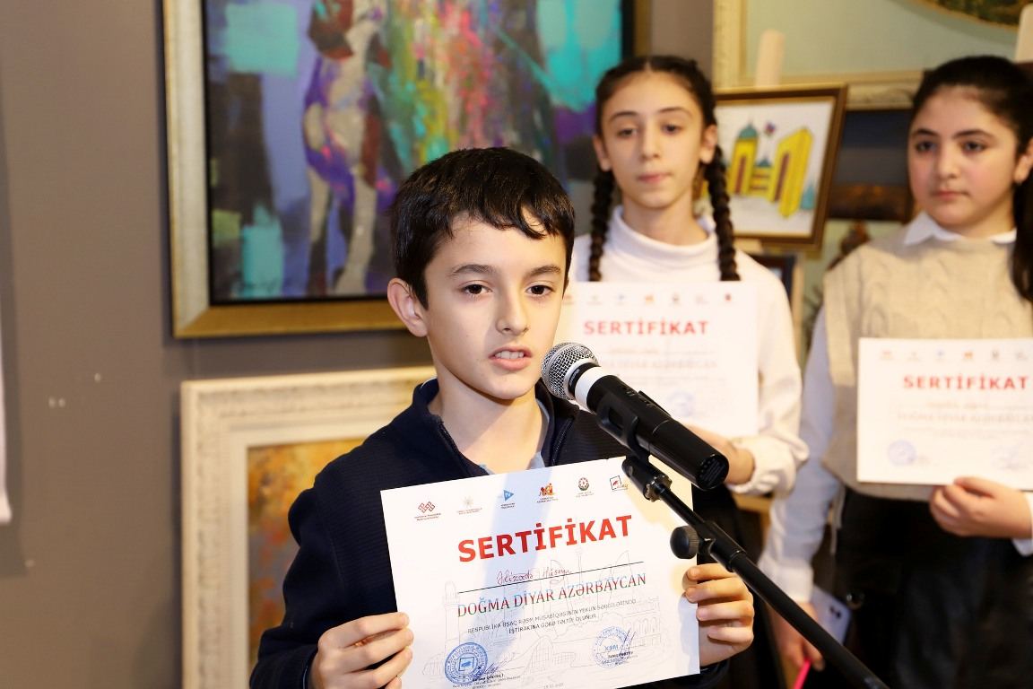 “Doğma diyar-Azərbaycan” respublika uşaq rəsm müsabiqəsinin yekun sərgisi (FOTO)