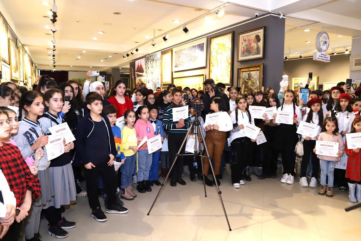 “Doğma diyar-Azərbaycan” respublika uşaq rəsm müsabiqəsinin yekun sərgisi (FOTO)