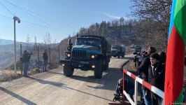 Sülhməramlıların təminat avtomobilləri növbəti dəfə Laçın yolundan keçib (FOTO)