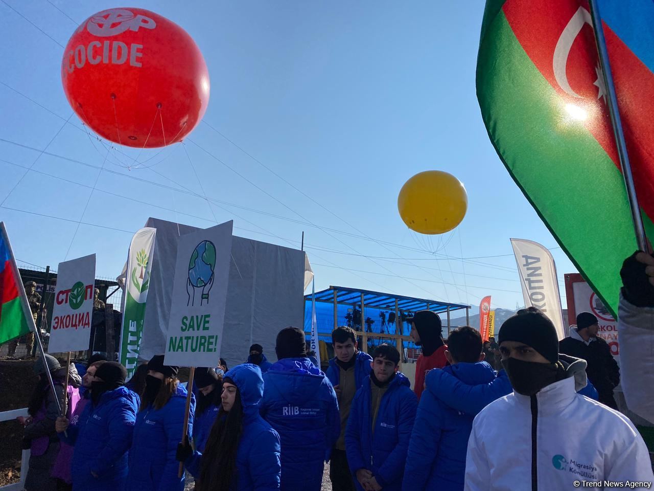 Xankəndi-Laçın yolu: Aksiyaya vətəndaş dəstəyi artır (FOTO)