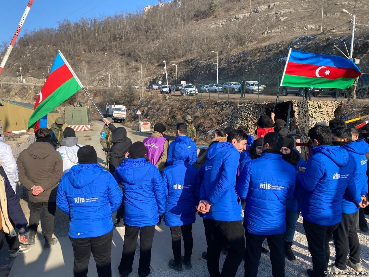 Xankəndi-Laçın yolu: Aksiyaya vətəndaş dəstəyi artır (FOTO)