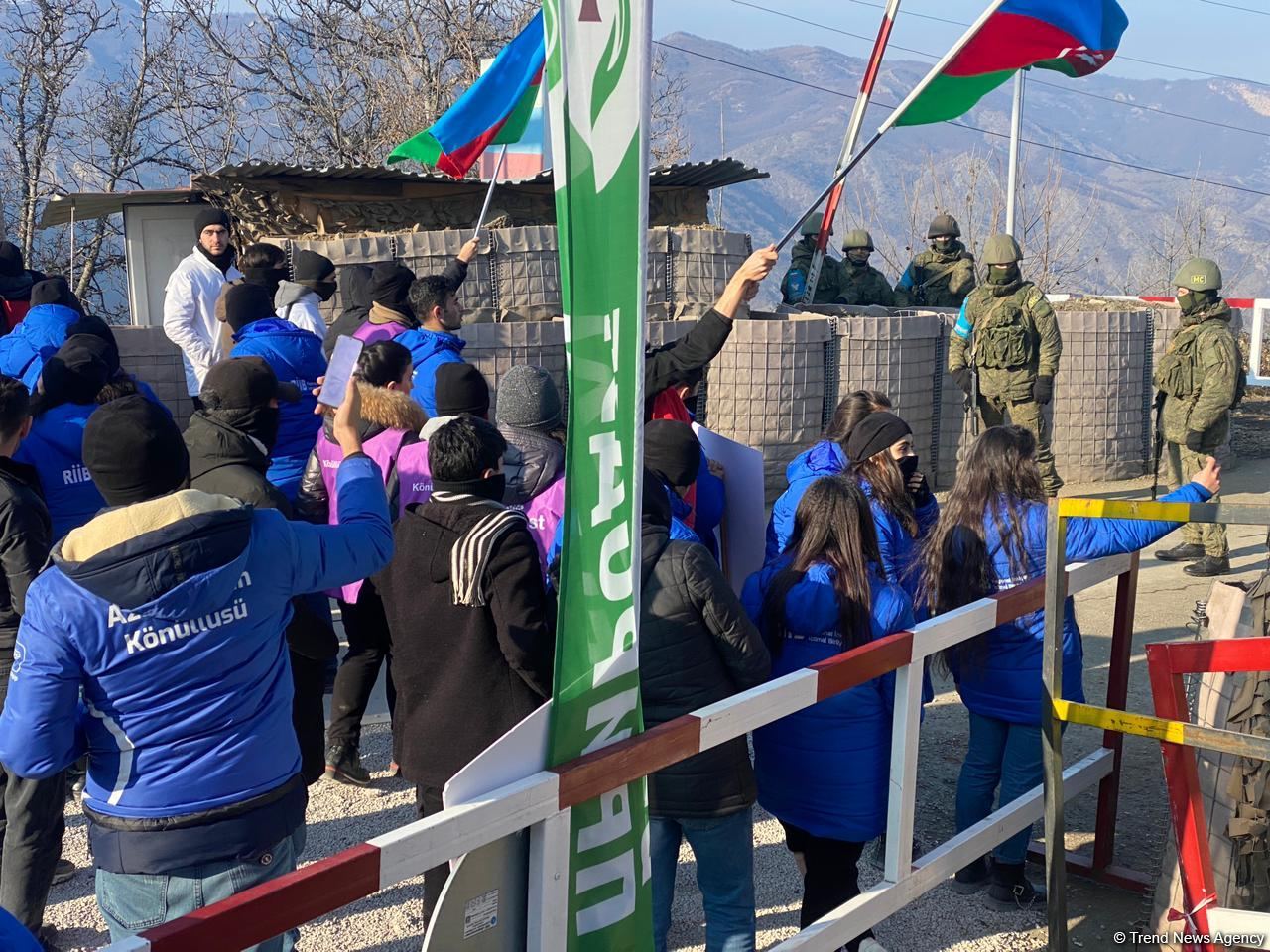 Xankəndi-Laçın yolu: Aksiyaya vətəndaş dəstəyi artır (FOTO)