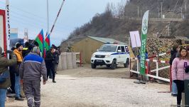Sülhməramlıların 8 təminat avtomobili növbəti dəfə Laçın yolundan keçib (FOTO)