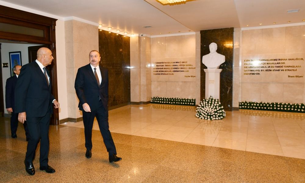 Prezident İlham Əliyev Qərbi Azərbaycan İcmasının inzibati binasında yaradılan şəraitlə tanış olub (FOTO/VİDEO) (YENİLƏNİB)