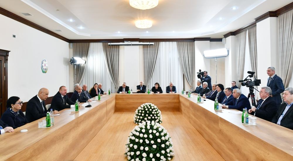 Prezident İlham Əliyev Qərbi Azərbaycan İcmasının inzibati binasında yaradılan şəraitlə tanış olub (FOTO/VİDEO) (YENİLƏNİB)