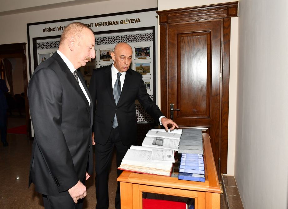 Prezident İlham Əliyev Qərbi Azərbaycan İcmasının inzibati binasında yaradılan şəraitlə tanış olub (FOTO/VİDEO) (YENİLƏNİB)
