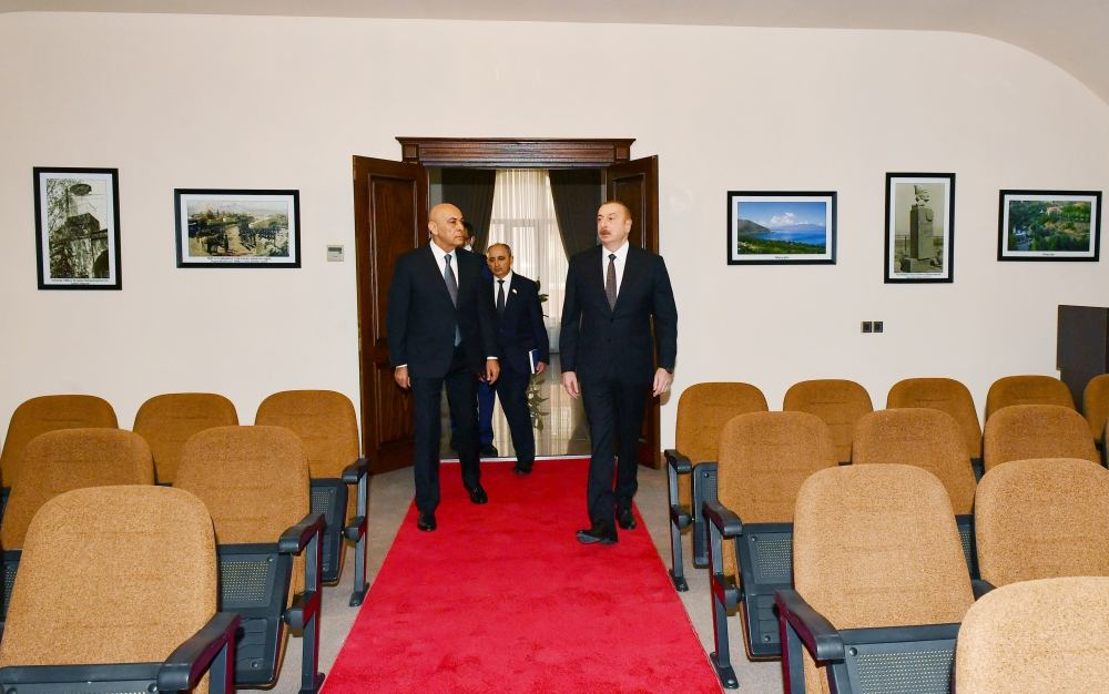 Prezident İlham Əliyev Qərbi Azərbaycan İcmasının inzibati binasında yaradılan şəraitlə tanış olub (FOTO/VİDEO) (YENİLƏNİB)