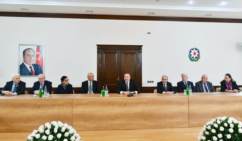 Prezident İlham Əliyev Qərbi Azərbaycan İcmasının inzibati binasında yaradılan şəraitlə tanış olub (FOTO/VİDEO) (YENİLƏNİB)