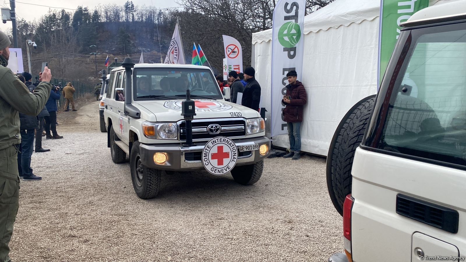 BQXK-nın daha üç avtomobili Laçın yolundan maneəsiz hərəkət edib (FOTO)