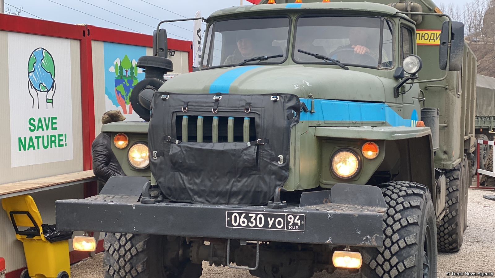 Sülhməramlıların 8 təminat avtomobili növbəti dəfə Laçın yolundan keçib (FOTO)