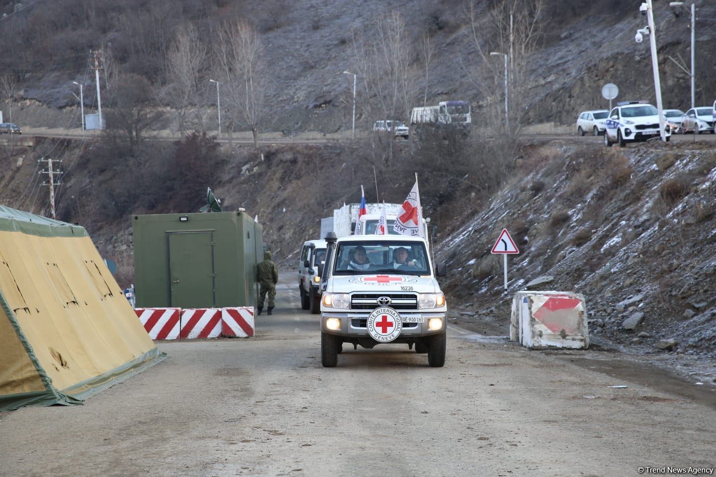BQXK-nın daha üç avtomobili Laçın yolundan maneəsiz hərəkət edib (FOTO/VİDEO)