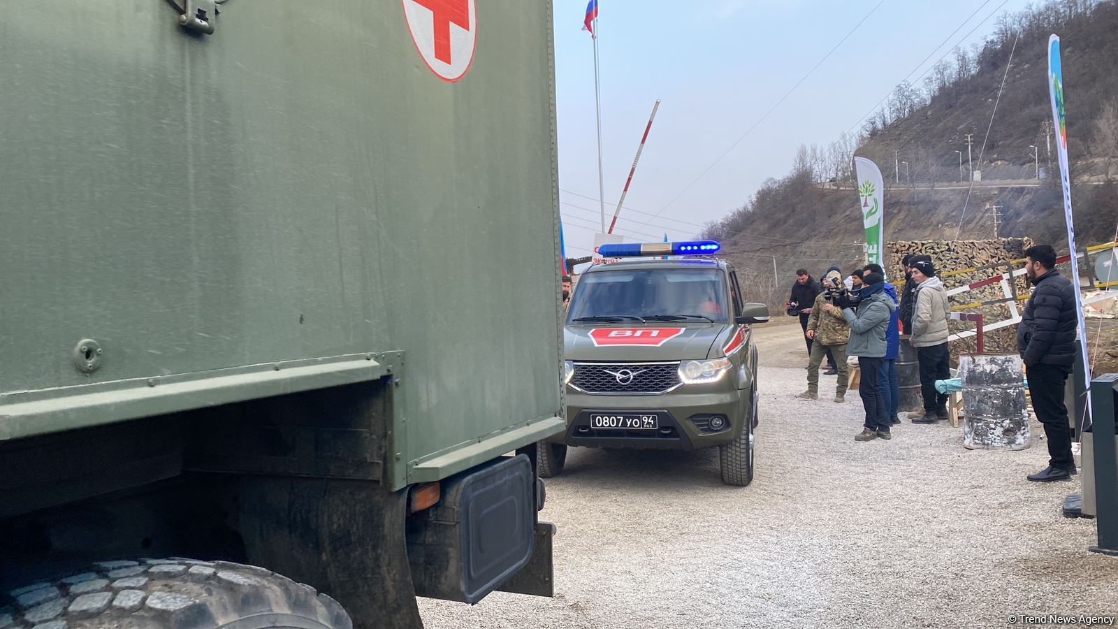 Sülhməramlılara aid təminat avtomobilləri növbəti dəfə Laçın yolundan keçdi (FOTO/VİDEO)