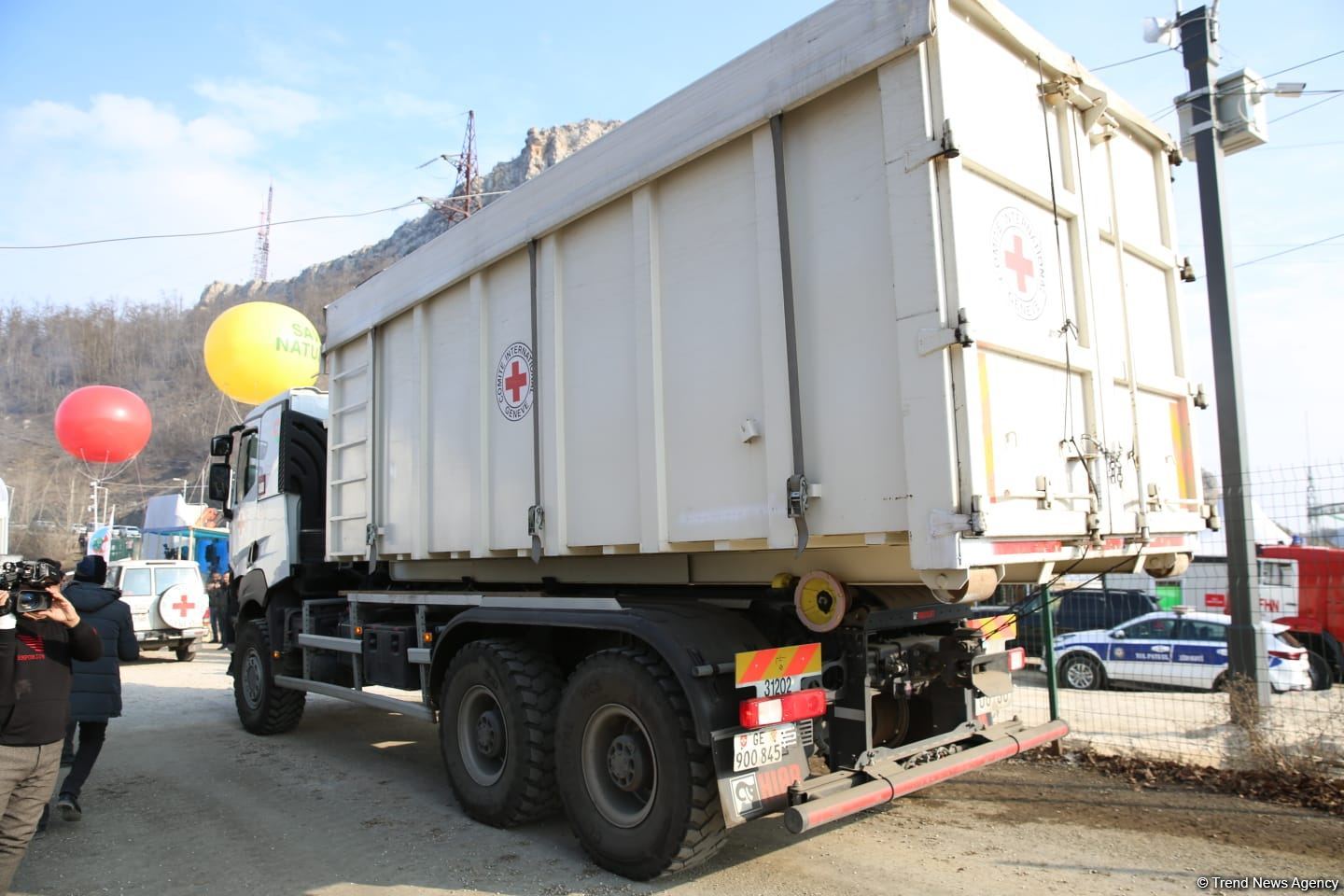 BQXK-nın daha üç avtomobili Laçın yolundan maneəsiz hərəkət edib (FOTO/VİDEO)