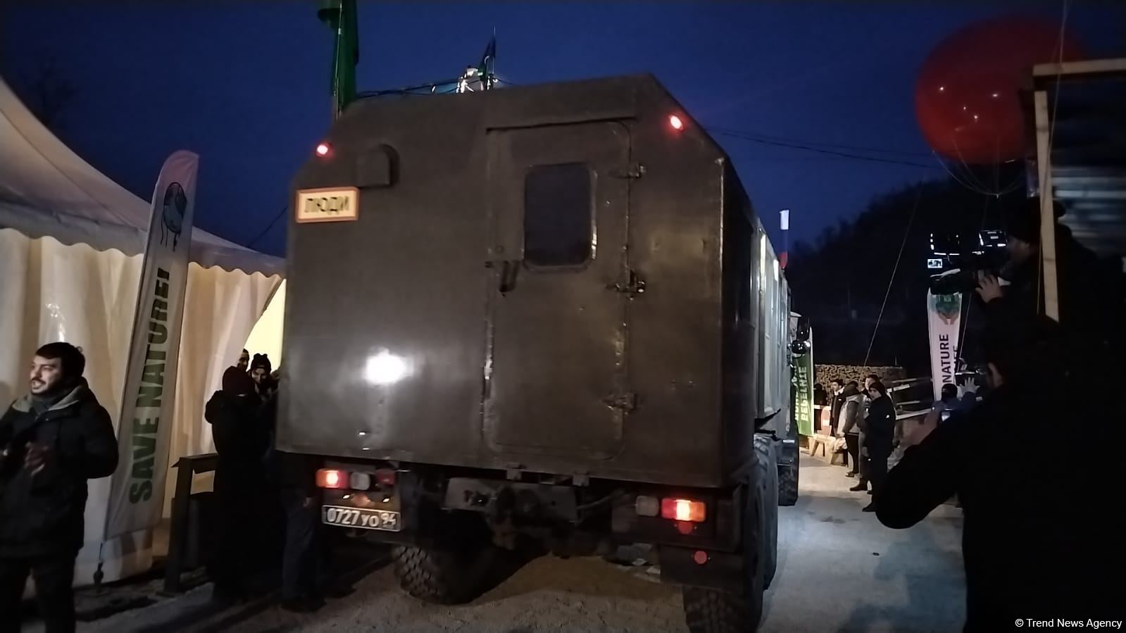 Laçın yolundan növbəti dəfə sülhməramlılara aid təminat avtomobilləri keçib (FOTO/VİDEO)