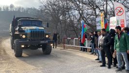 Sülhməramlılara aid daha 4 avtomobil Laçın yolundan keçib (FOTO)