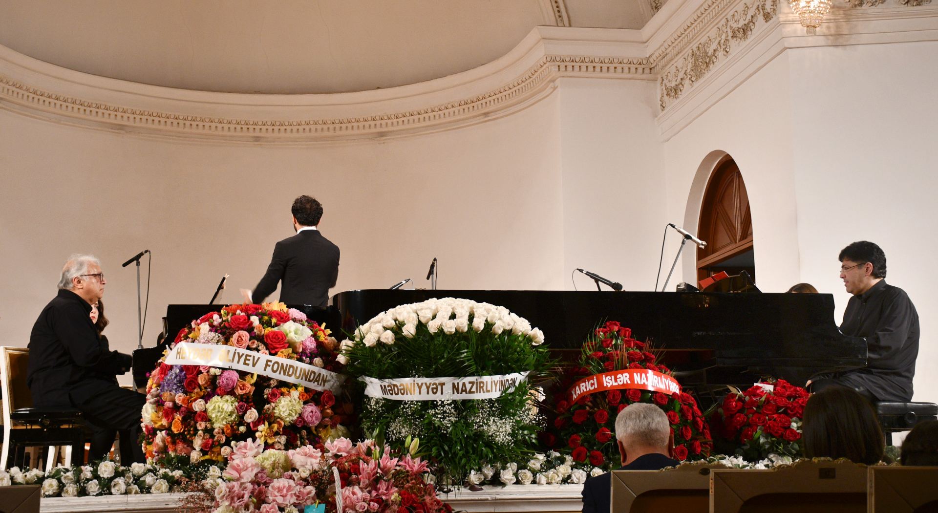 Filarmoniyada Fərhad Bədəlbəyli və Murad Adıgözəlzadənin konserti olub (FOTO/VİDEO)