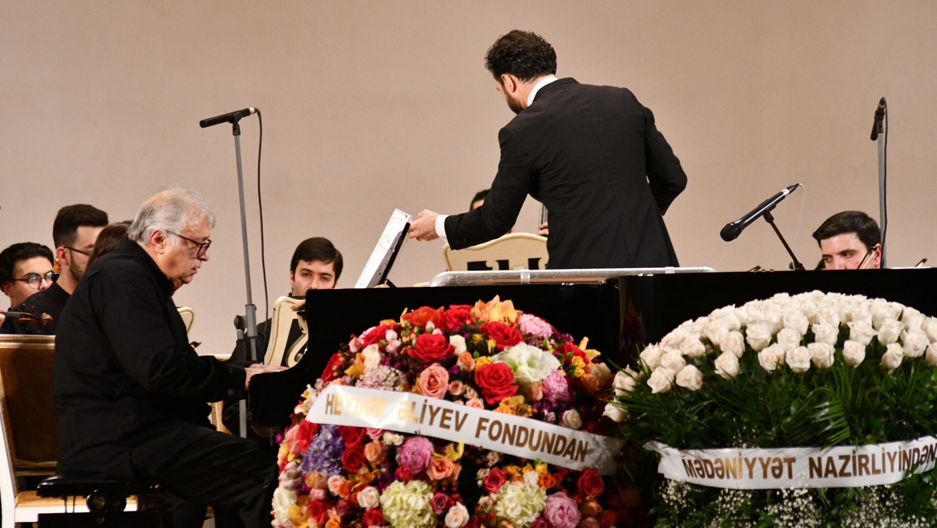Filarmoniyada Fərhad Bədəlbəyli və Murad Adıgözəlzadənin konserti olub (FOTO/VİDEO)