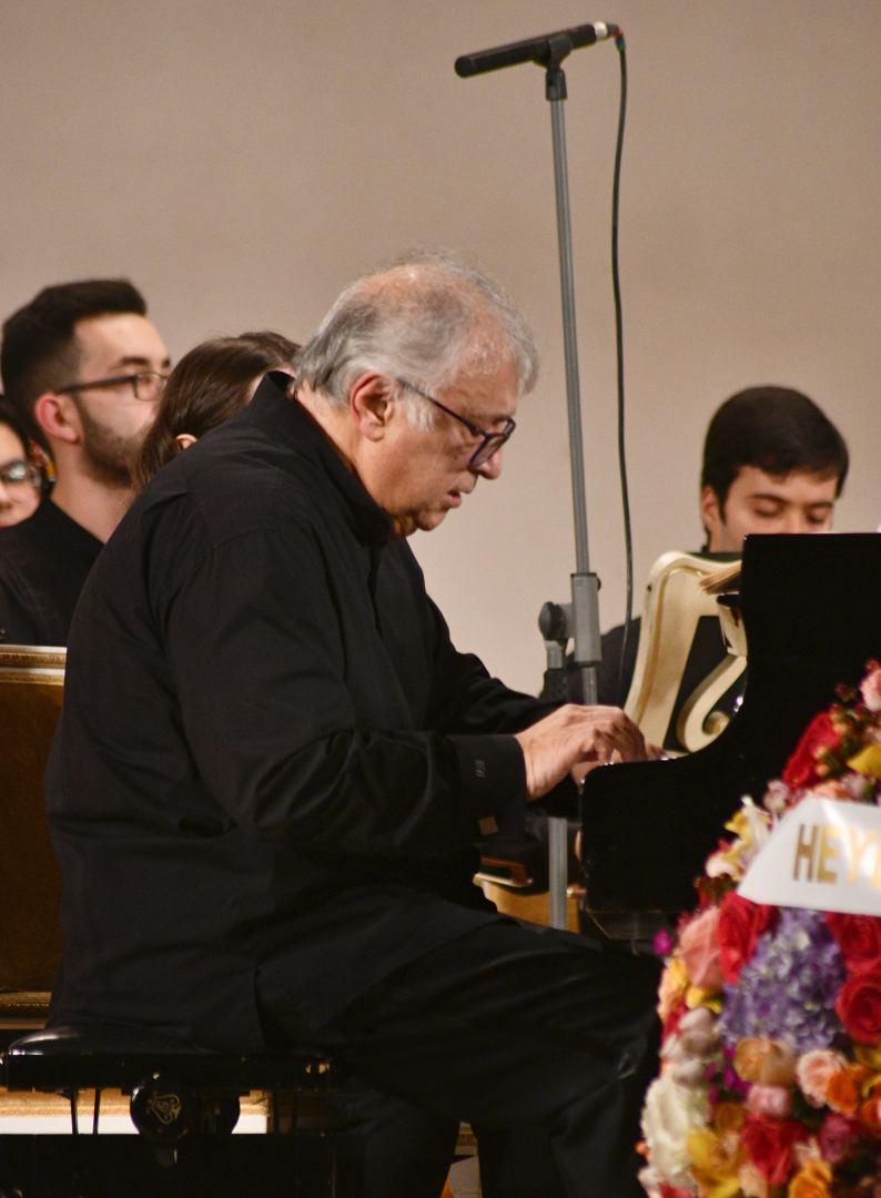 Filarmoniyada Fərhad Bədəlbəyli və Murad Adıgözəlzadənin konserti olub (FOTO/VİDEO)
