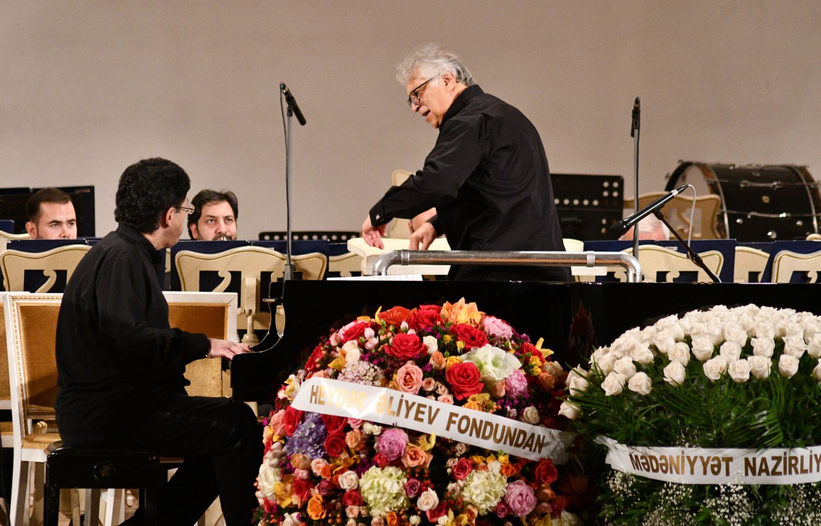 Filarmoniyada Fərhad Bədəlbəyli və Murad Adıgözəlzadənin konserti olub (FOTO/VİDEO)