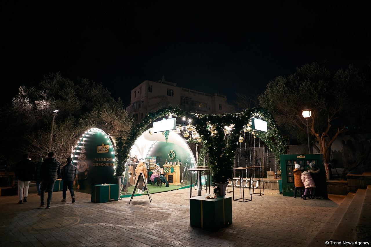 İçərişəhərin küçələrində bayram ab-havası (FOTO)