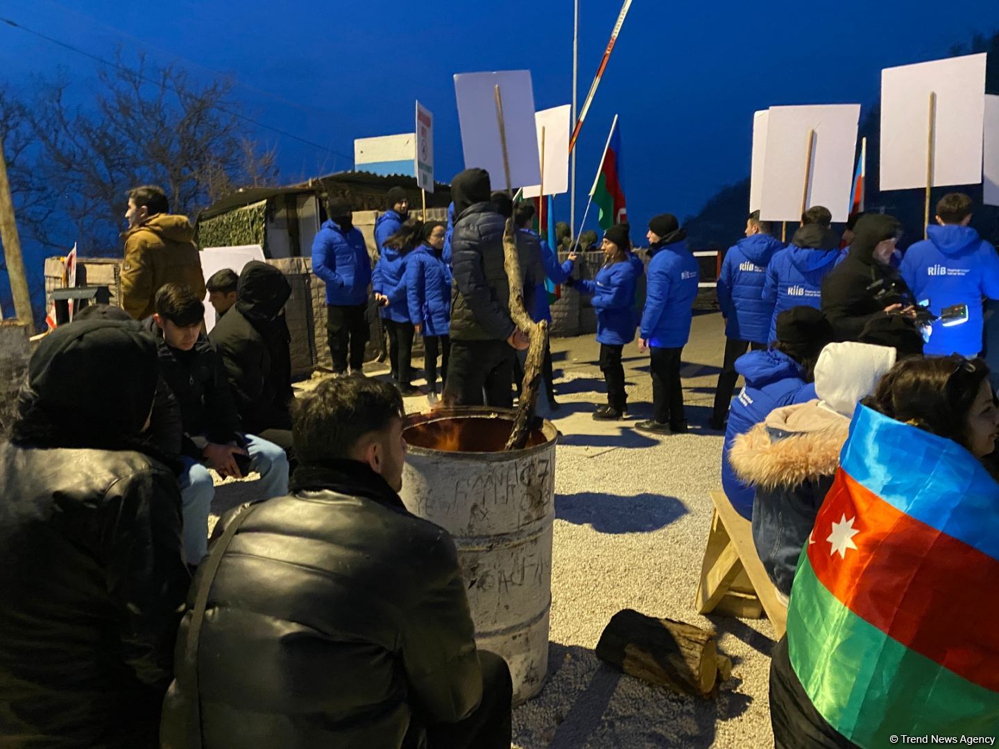 Laçın yolunda etiraz aksiyası davam edir  - Erməni yalanının növbəti ifşası (FOTO)