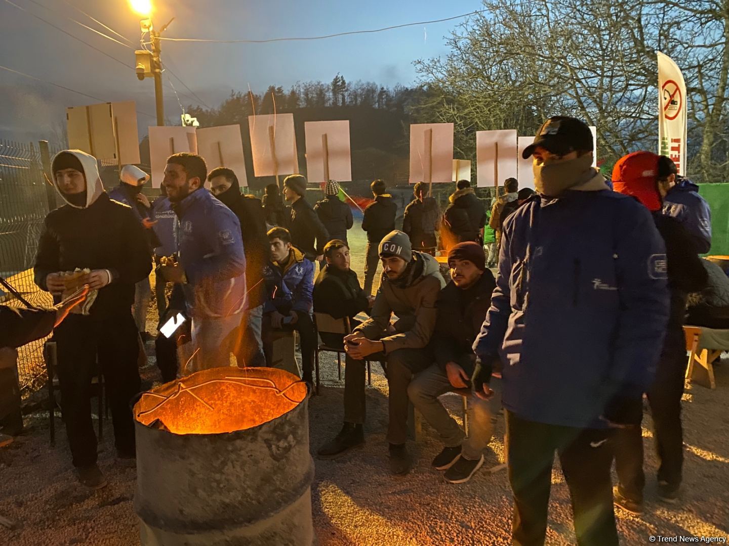 Laçın yolunda etiraz aksiyası davam edir  - Erməni yalanının növbəti ifşası (FOTO)