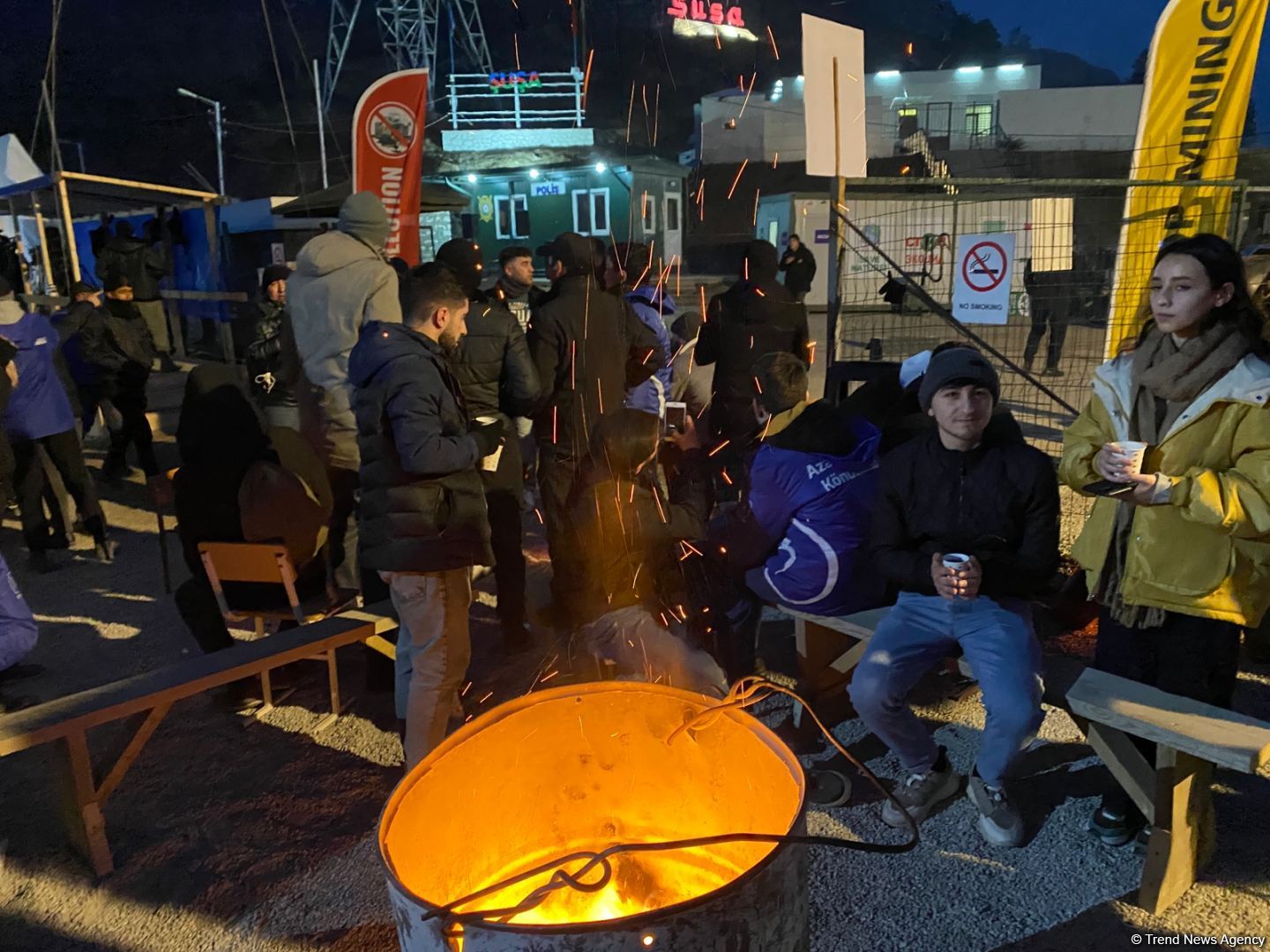 Laçın yolunda etiraz aksiyası davam edir  - Erməni yalanının növbəti ifşası (FOTO)
