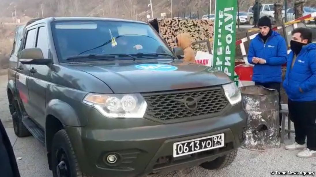 Laçın yolundan sülhməramlılara aid daha bir təminat avtomobili keçib (FOTO/VİDEO)