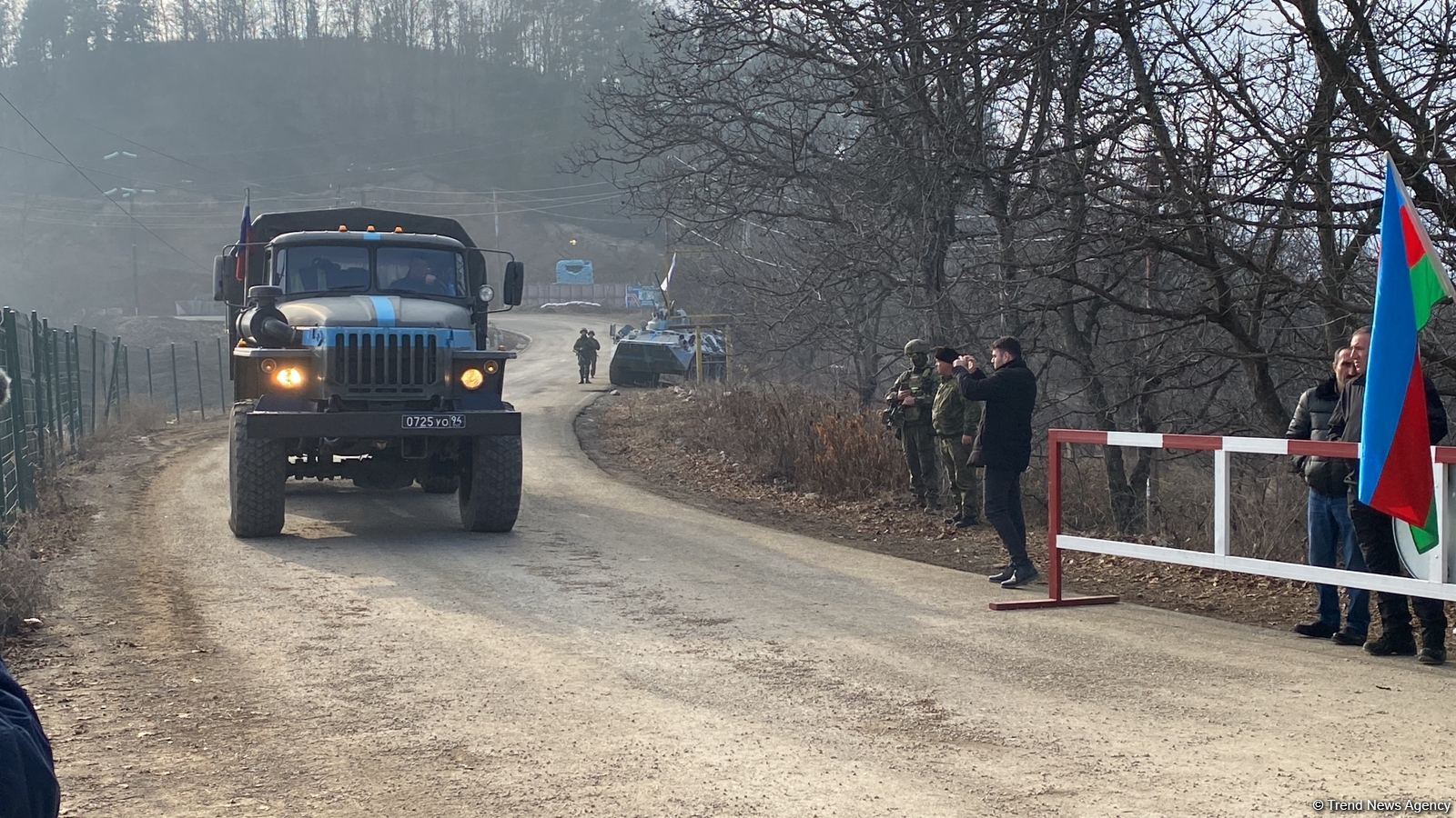 Sülhməramlılara aid daha 4 avtomobil Laçın yolundan keçib (FOTO)