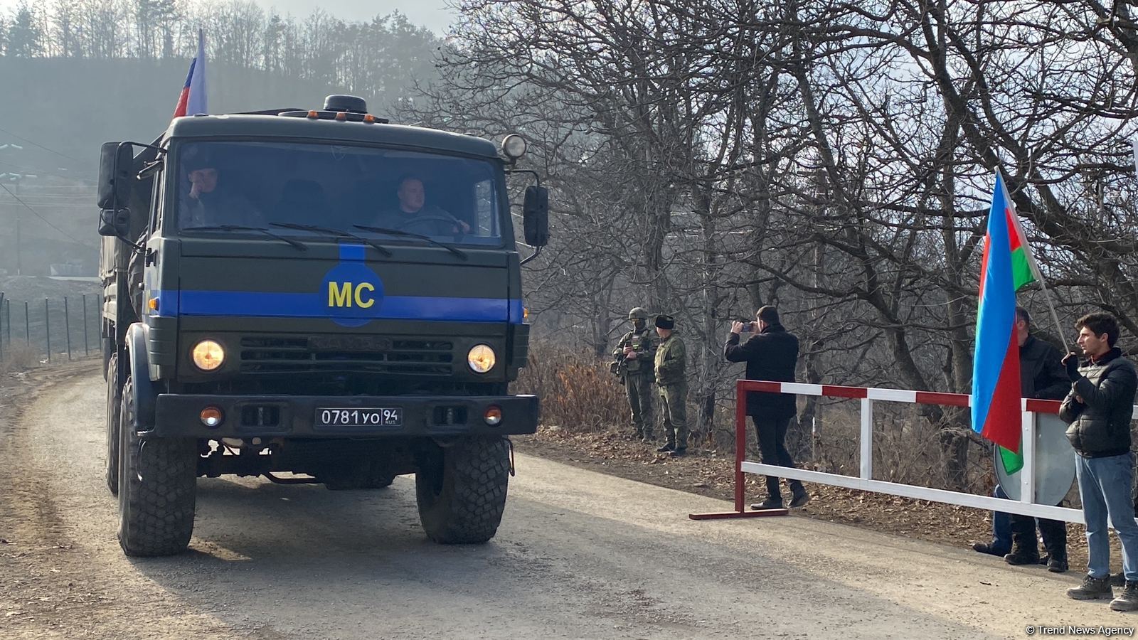 Sülhməramlılara aid daha 4 avtomobil Laçın yolundan keçib (FOTO)