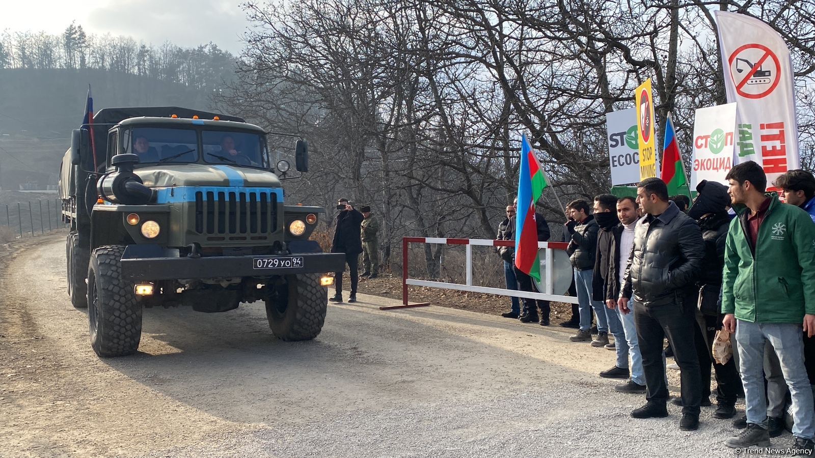 Sülhməramlılara aid daha 4 avtomobil Laçın yolundan keçib (FOTO)