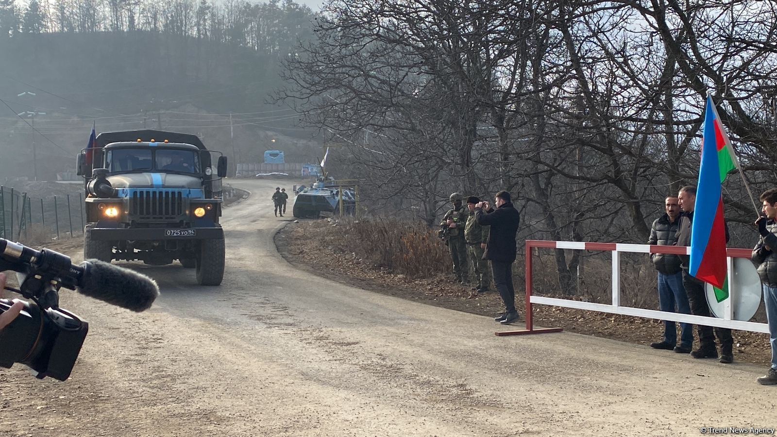 Sülhməramlılara aid daha 4 avtomobil Laçın yolundan keçib (FOTO)
