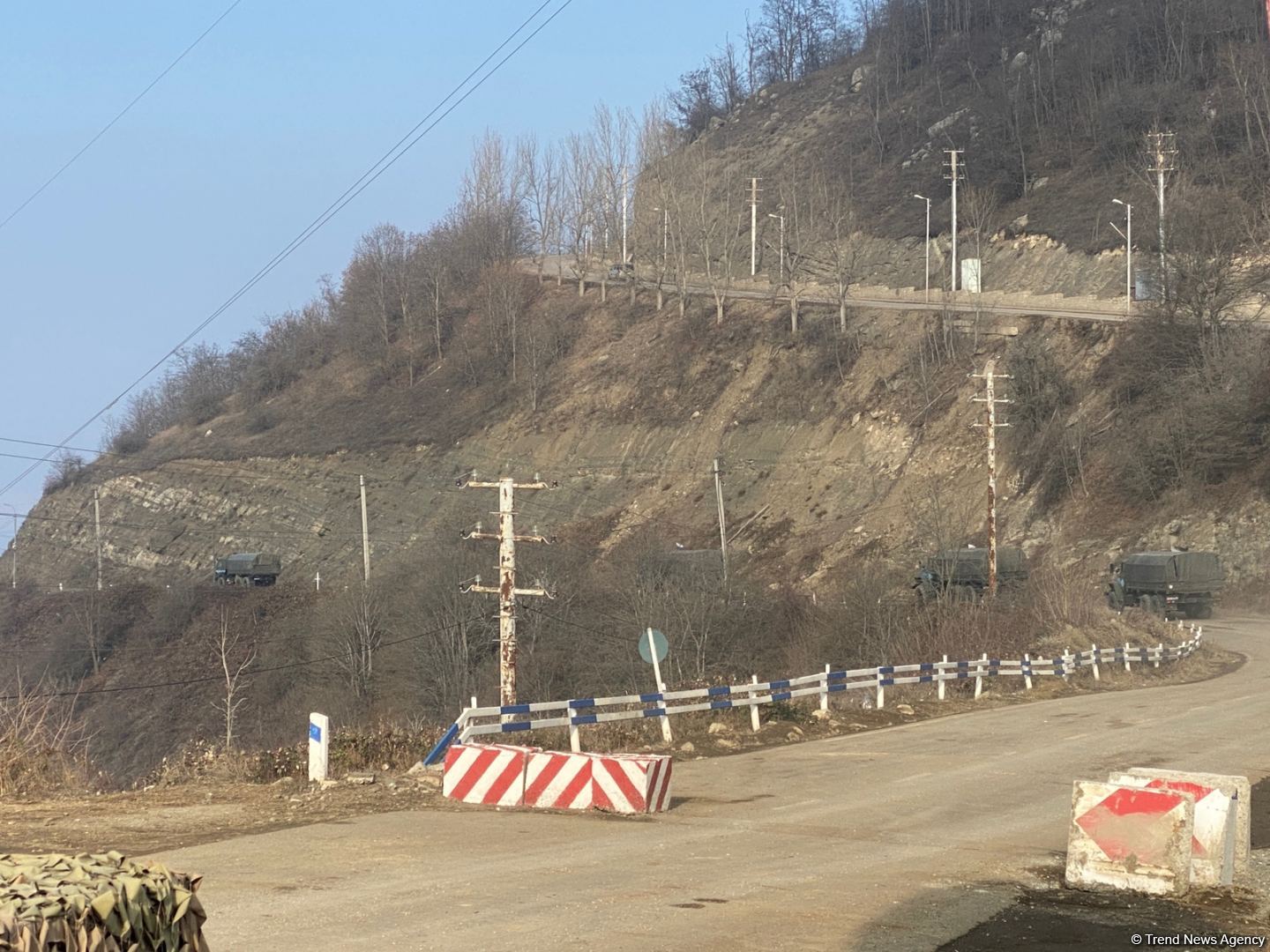 Sülhməramlılara aid daha 4 avtomobil Laçın yolundan keçib (FOTO)