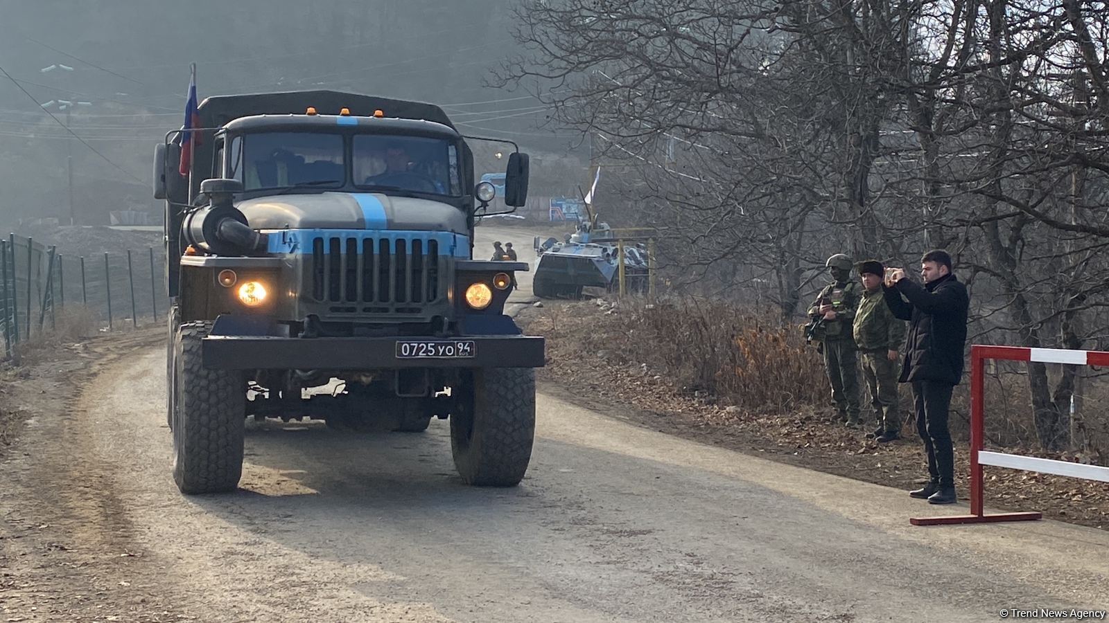 Sülhməramlılara aid daha 4 avtomobil Laçın yolundan keçib (FOTO)