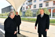Prezident İlham Əliyev Bakı Ağ Şəhərdə görülən işlərlə tanış olub, Qarabağ Atları Kompleksinin təməlini qoyub (FOTO/VİDEO) (YENİLƏNİB)