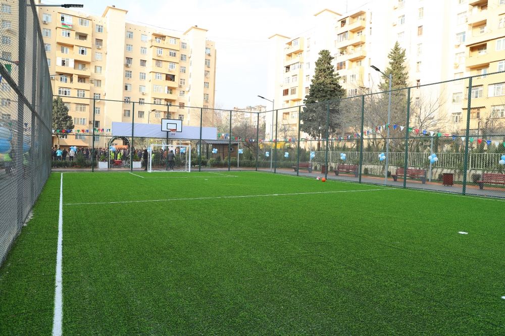 Heydər Əliyev Fondunun vitse-prezidenti Leyla Əliyeva “Bizim həyət” layihəsi çərçivəsində növbəti həyətin açılışında iştirak edib (FOTO)