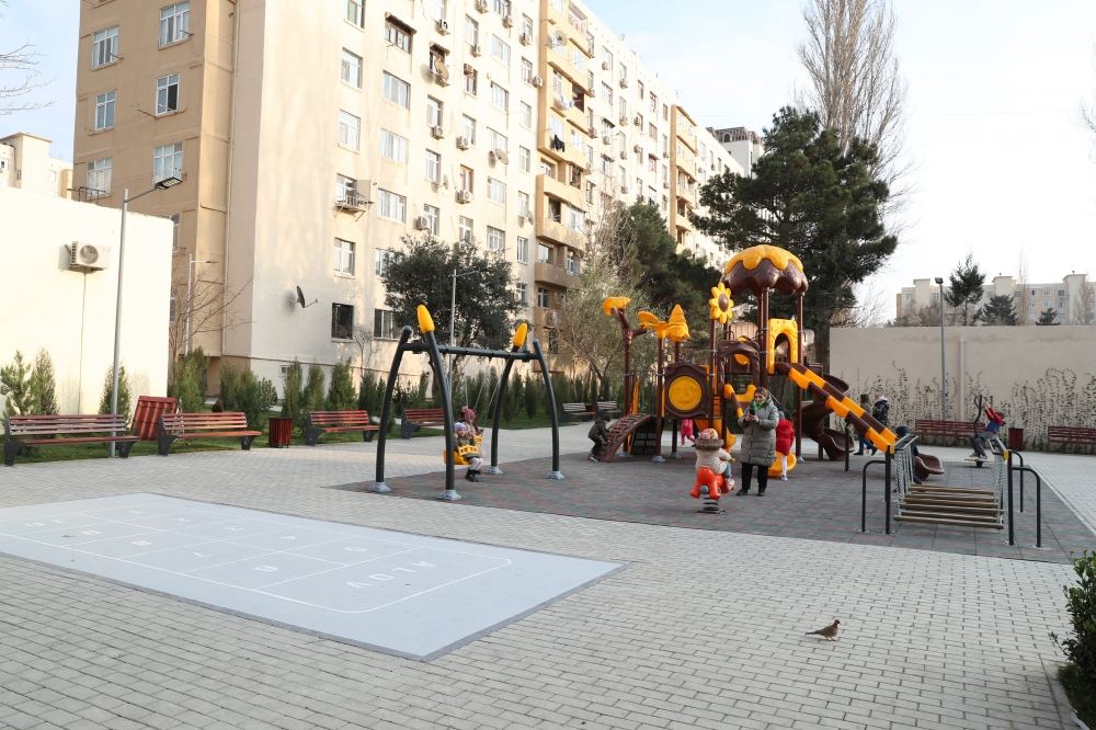 Heydər Əliyev Fondunun vitse-prezidenti Leyla Əliyeva “Bizim həyət” layihəsi çərçivəsində növbəti həyətin açılışında iştirak edib (FOTO)