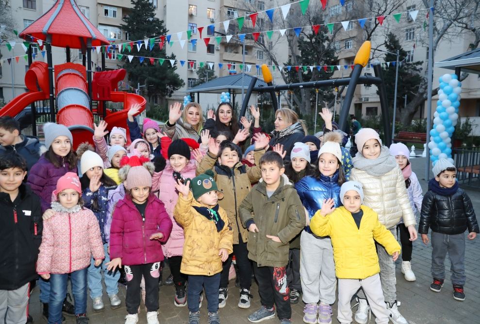 Heydər Əliyev Fondunun vitse-prezidenti Leyla Əliyeva “Bizim həyət” layihəsi çərçivəsində növbəti həyətin açılışında iştirak edib (FOTO)