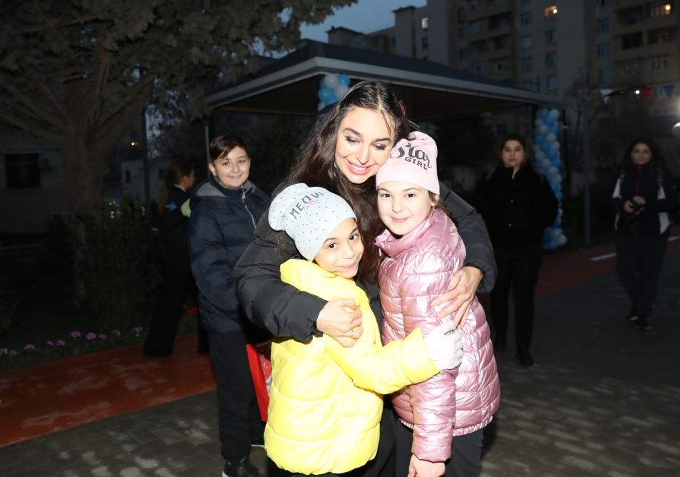 Heydər Əliyev Fondunun vitse-prezidenti Leyla Əliyeva “Bizim həyət” layihəsi çərçivəsində növbəti həyətin açılışında iştirak edib (FOTO)