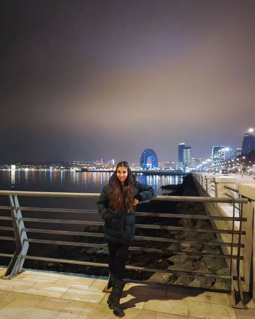 Heydər Əliyev Fondunun vitse-prezidenti Leyla Əliyeva paytaxtda Yeni il hazırlıqları ilə bağlı paylaşım edib (FOTO/VİDEO)