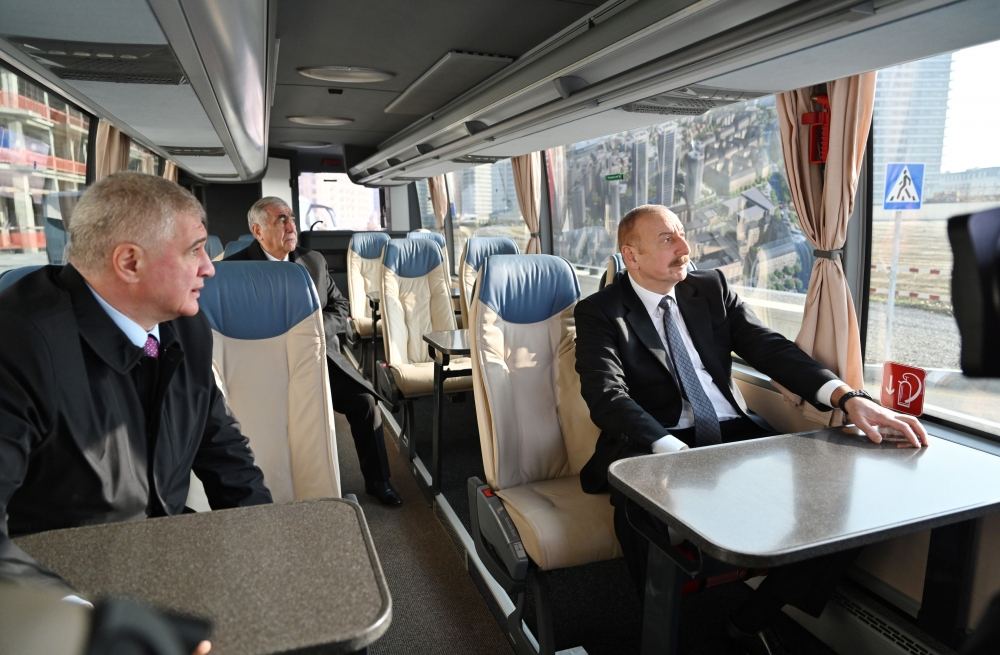 Prezident İlham Əliyev Bakı Ağ Şəhərdə görülən işlərlə tanış olub, Qarabağ Atları Kompleksinin təməlini qoyub (FOTO/VİDEO) (YENİLƏNİB)