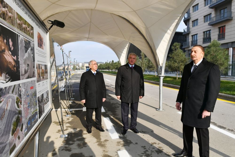 Prezident İlham Əliyev Bakı Ağ Şəhərdə görülən işlərlə tanış olub, Qarabağ Atları Kompleksinin təməlini qoyub (FOTO/VİDEO) (YENİLƏNİB)