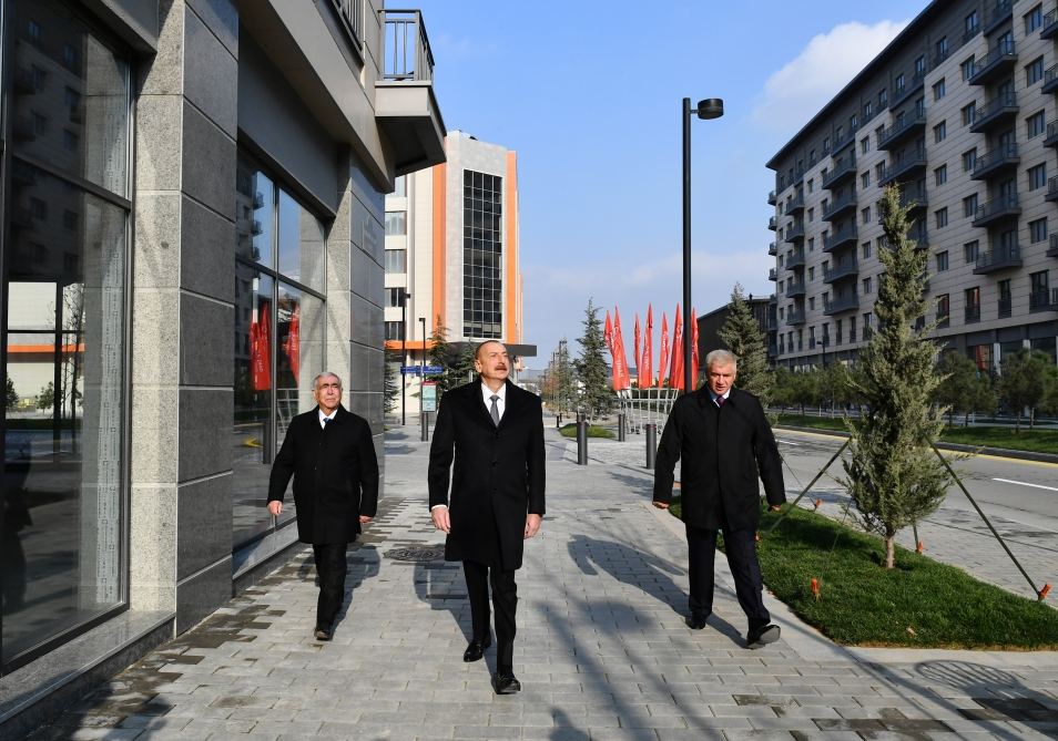 Prezident İlham Əliyev Bakı Ağ Şəhərdə görülən işlərlə tanış olub, Qarabağ Atları Kompleksinin təməlini qoyub (FOTO/VİDEO) (YENİLƏNİB)