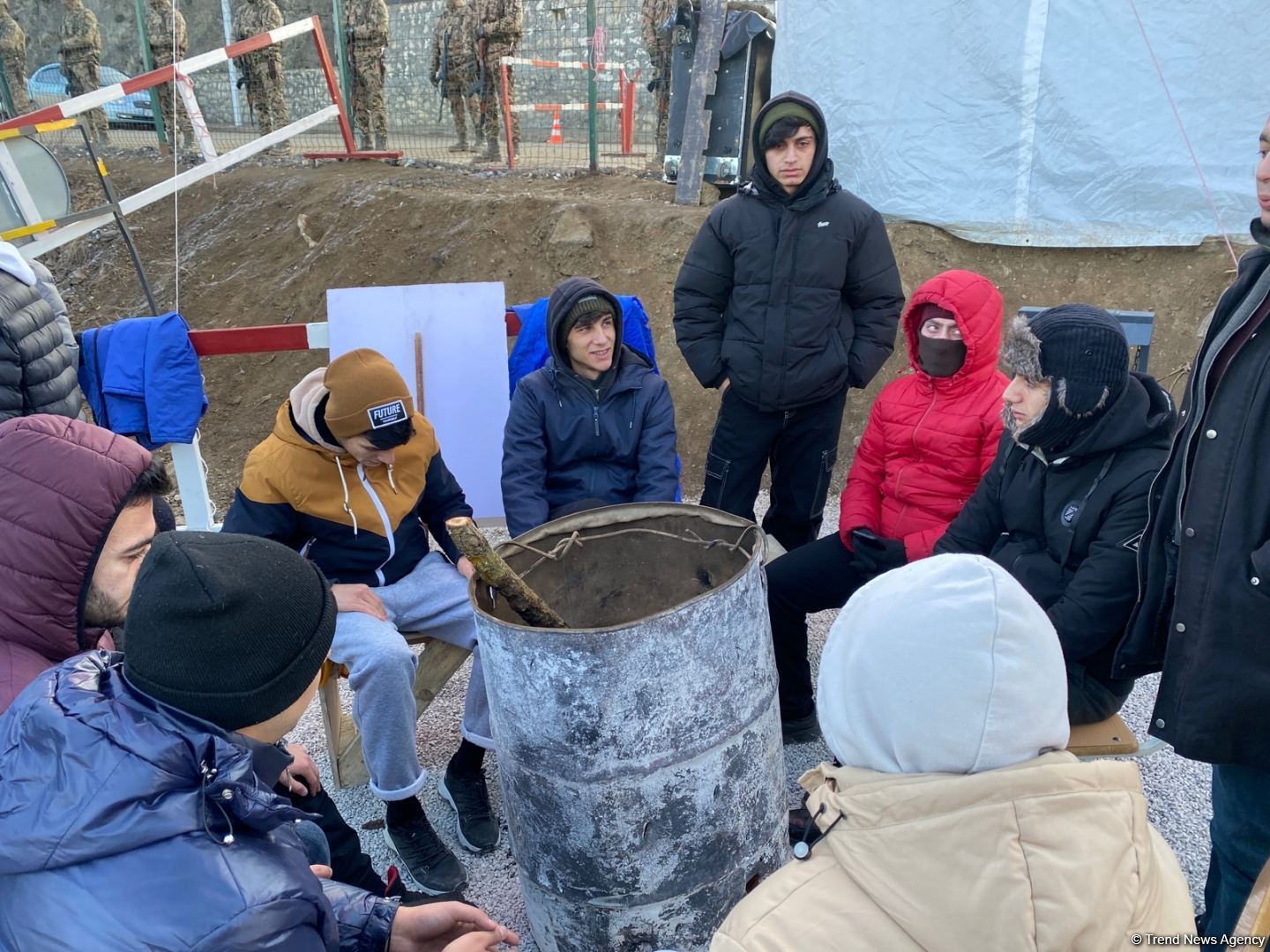 Laçın yolunda etiraz aksiyası davam edir (FOTO)