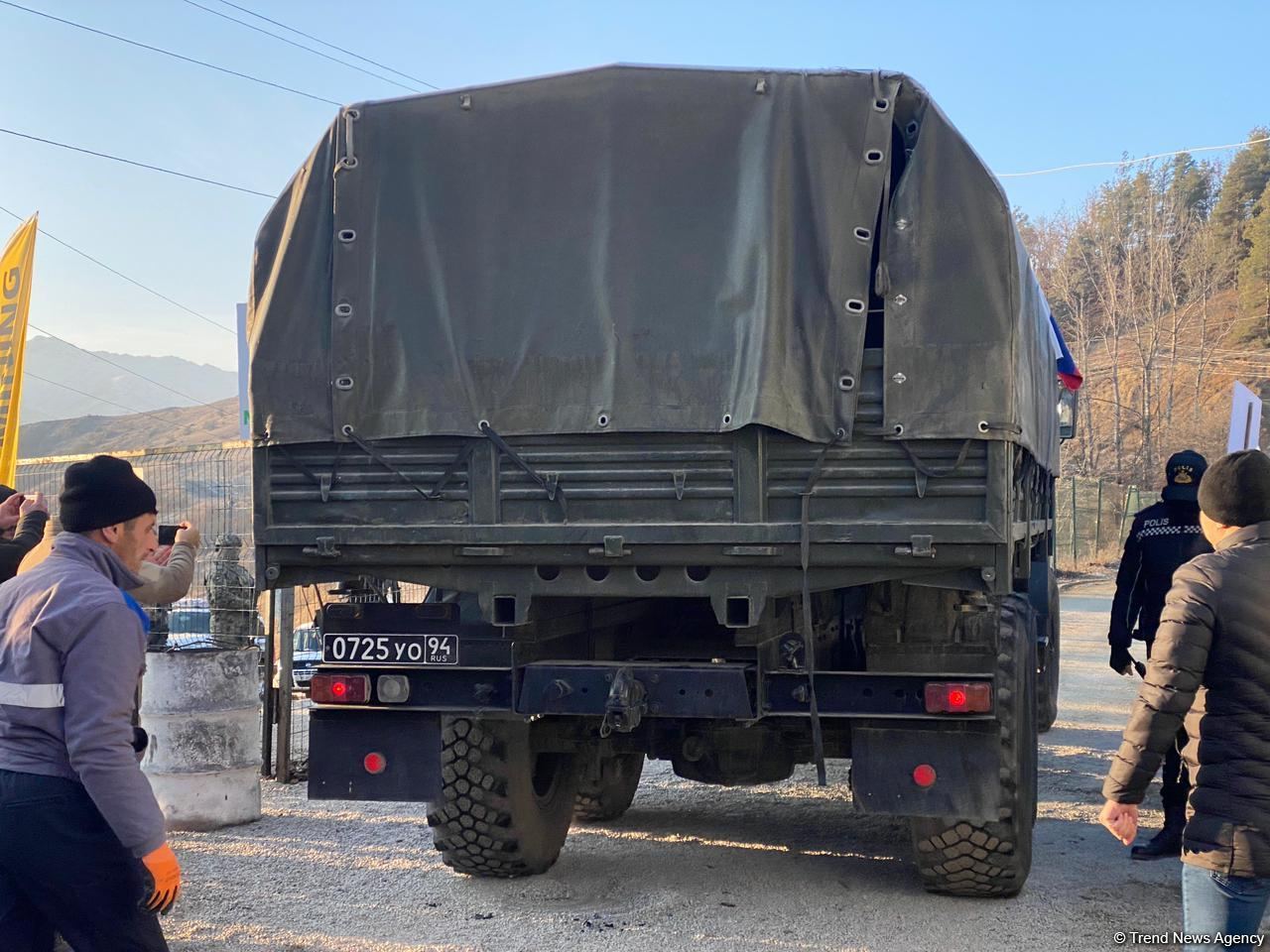 Laçın yolundan sülhməramlılara aid daha 2 təminat avtomobili keçib (FOTO)