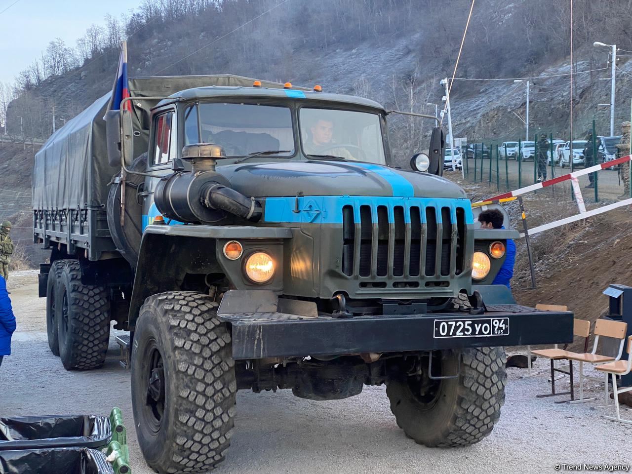 Laçın yolundan sülhməramlılara aid daha 2 təminat avtomobili keçib (FOTO)